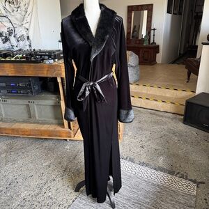 Luxurious Jacalyn Bennett Black Velour & Faux Fur Trim Long Robe